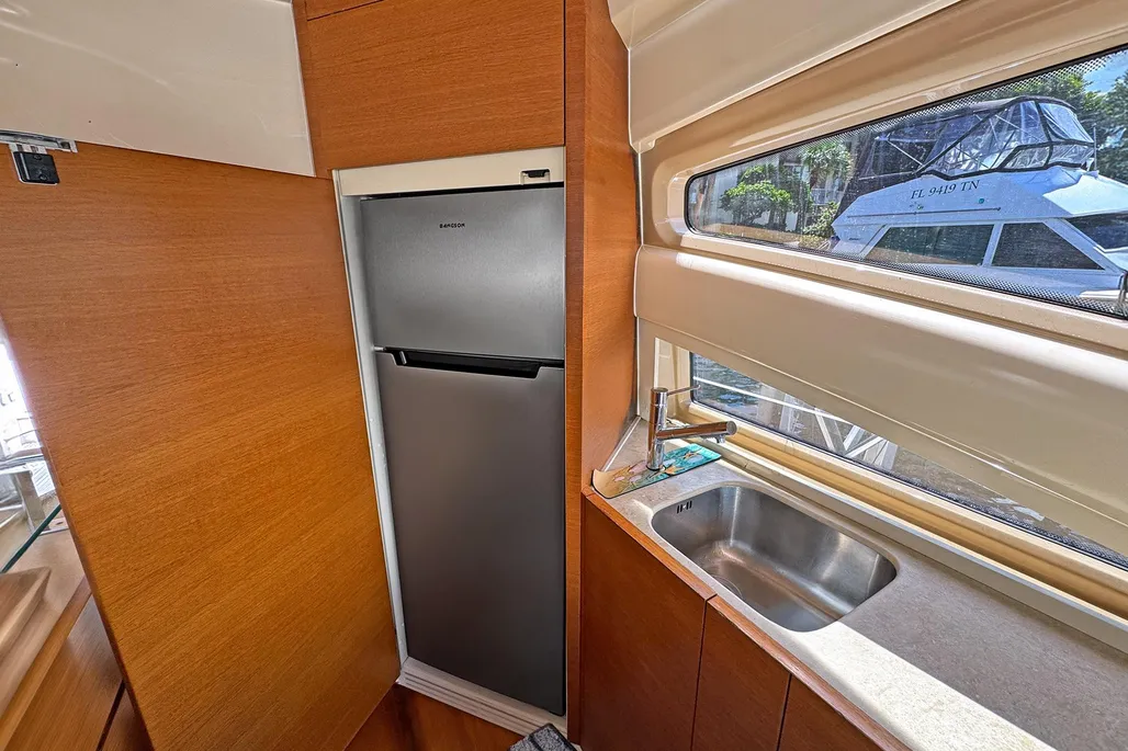 Yacht Photo 26